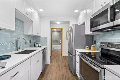 13717 Linden Avenue N #313, Seattle, WA 98133 - Photo 3