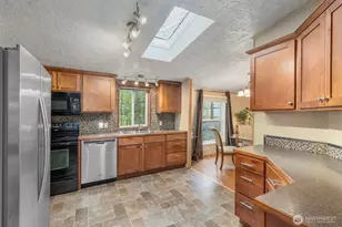 369 W Tahuyeh Dr, Bremerton, WA 98312 - Photo 11