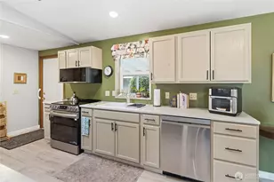 517 NW Silver Meadow Ln, Bremerton, WA 98311 - Photo 9