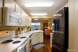 20161 Viking Crest Loop NE, Poulsbo, WA 98370 - Photo 3