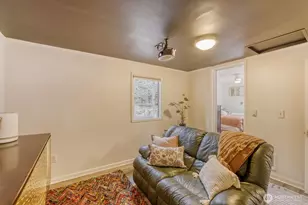 4034 NE 109th St, Seattle, WA 98125 - Photo 15