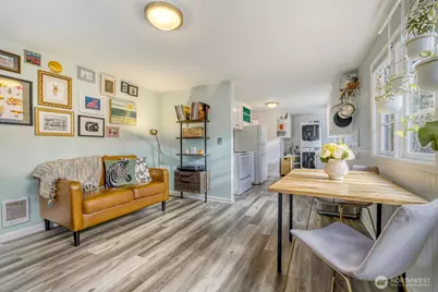 4034 NE 109th Street, Seattle, WA 98125 - Photo 3