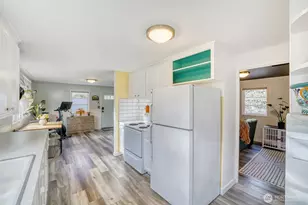 4034 NE 109th St, Seattle, WA 98125 - Photo 11