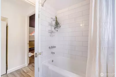 4034 NE 109th Street, Seattle, WA 98125 - Photo 23