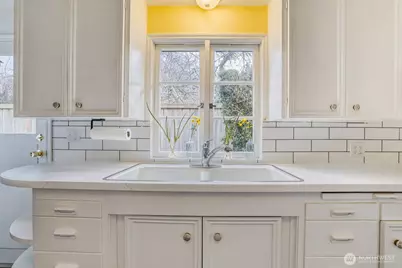 4034 NE 109th Street, Seattle, WA 98125 - Photo 9