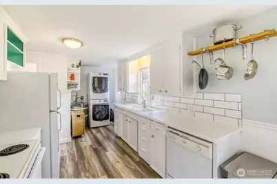 4034 NE 109th Street, Seattle, WA 98125 - Photo 7