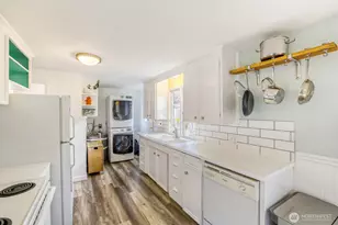 4034 NE 109th St, Seattle, WA 98125 - Photo 7