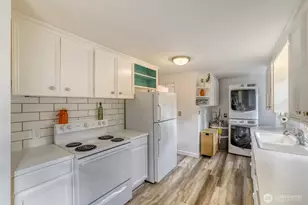 4034 NE 109th St, Seattle, WA 98125 - Photo 7