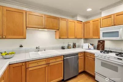 112 9th Lane #112, Kirkland, WA 98033 - Photo 11