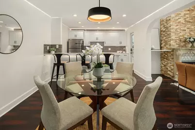 1400 Bellevue Way SE #4, Bellevue, WA 98004 - Photo 5