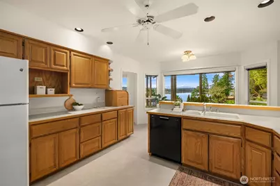 15985 Lindsey Lane NE, Poulsbo, WA 98370 - Photo 15