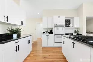 8840 NE 24th St, Clyde Hill, WA 98004 - Photo 13