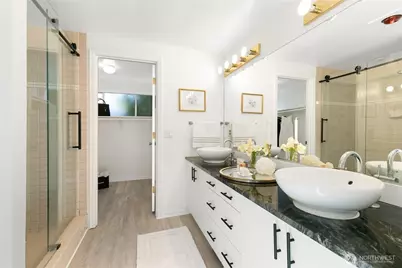 8840 NE 24th Street, Clyde Hill, WA 98004 - Photo 21