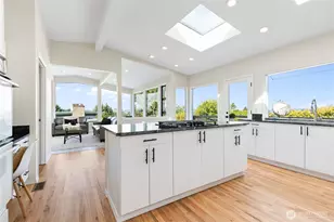 8840 NE 24th St, Clyde Hill, WA 98004 - Photo 15