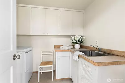 8840 NE 24th Street, Clyde Hill, WA 98004 - Photo 29