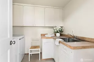 8840 NE 24th St, Clyde Hill, WA 98004 - Photo 29