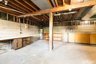 8840 NE 24th Street, Clyde Hill, WA 98004 - Photo 37