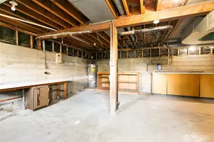 8840 NE 24th St, Clyde Hill, WA 98004 - Photo 37