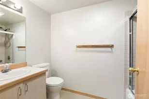 8840 NE 24th St, Clyde Hill, WA 98004 - Photo 33