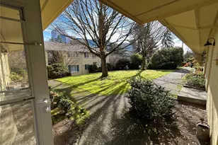 4717 Terrace Dr NE, Seattle, WA 98105 - Photo 15