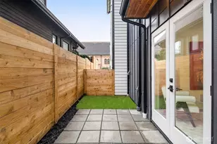 106 B N 80th, Seattle, WA 98103 - Photo 3