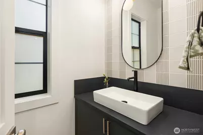 818 165th Avenue NE, Bellevue, WA 98008 - Photo 3