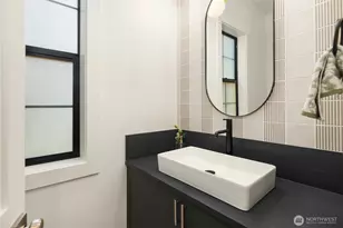 818 165th Ave NE, Bellevue, WA 98008 - Photo 3