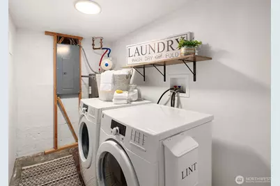 6524 Division Avenue NW, Seattle, WA 98117 - Photo 27