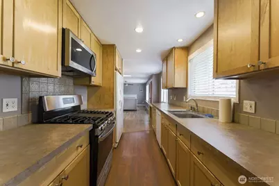 715 Sunrise Place SW, Issaquah, WA 98027 - Photo 9