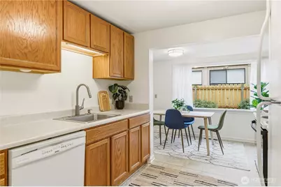 2136 N 90th Street, Seattle, WA 98103 - Photo 15