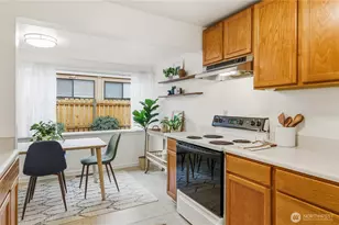 2136 N 90th St, Seattle, WA 98103 - Photo 13