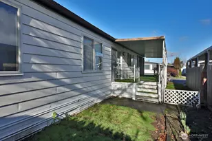 225 NE Ernst St, Oak Harbor, WA 98277 - Photo 31
