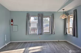 225 NE Ernst St, Oak Harbor, WA 98277 - Photo 21