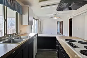 225 NE Ernst St, Oak Harbor, WA 98277 - Photo 7