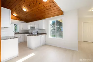 4714 Cypress Dr, Anacortes, WA 98221 - Photo 17