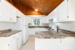 4714 Cypress Dr, Anacortes, WA 98221 - Photo 3