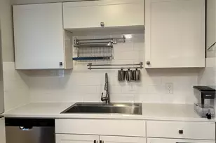 4840 Terrace Dr NE, Seattle, WA 98105 - Photo 7