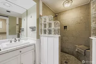 17012 SE 40th Ct, Bellevue, WA 98008 - Photo 19