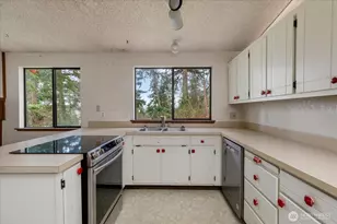 2681 Olympic Dr, Oak Harbor, WA 98277 - Photo 9