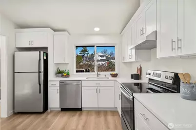 719 213 Street SE, Bothell, WA 98021 - Photo 9