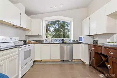 2431 Evergreen Point Rd, Medina, WA 98039 - Photo 11