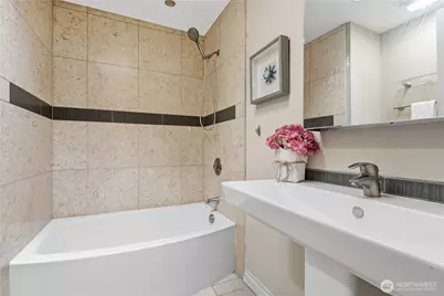 2431 Evergreen Point Rd, Medina, WA 98039 - Photo 23