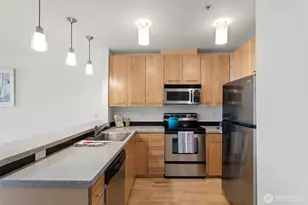 655 Crockett St, Seattle, WA 98109 - Photo 9