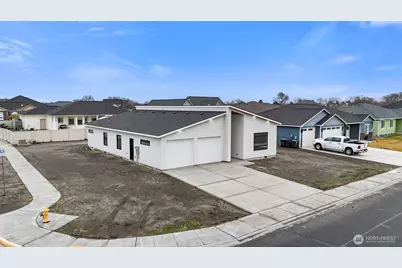 501 S Sand Dune Road, Moses Lake, WA 98837 - Photo 1