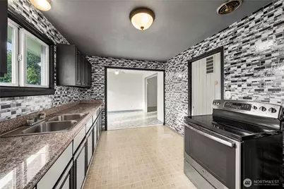 177 S 72nd Street, Tacoma, WA 98408 - Photo 5