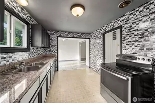 177 S 72nd St, Tacoma, WA 98408 - Photo 5