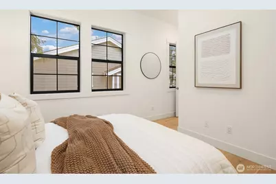 818 165th Avenue NE, Bellevue, WA 98008 - Photo 9