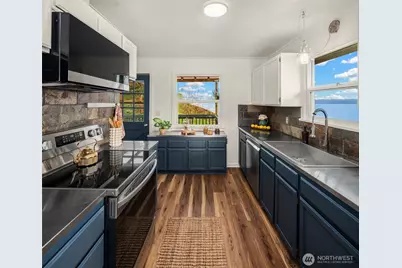 8017 SW Dilworth Road, Vashon, WA 98070 - Photo 13