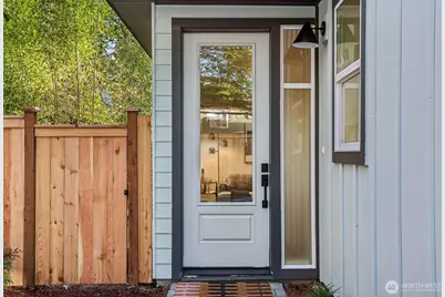 13748 Stone Avenue N, Seattle, WA 98133 - Photo 3