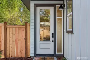 13748 Stone Ave N, Seattle, WA 98133 - Photo 3